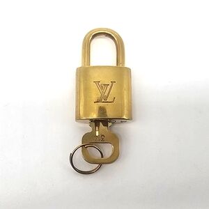 LOUIS VUITTON Authentic Lock and Key Gold Tone Set #314
